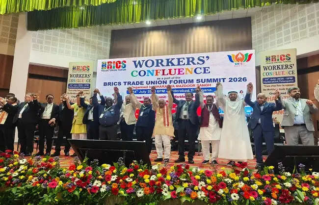 डॉ. मंडाविया ने हैदराबाद में 15वें ब्रिक्स ट्रेड यूनियन फोरम शिखर सम्मेलन का किया उद्घाटन