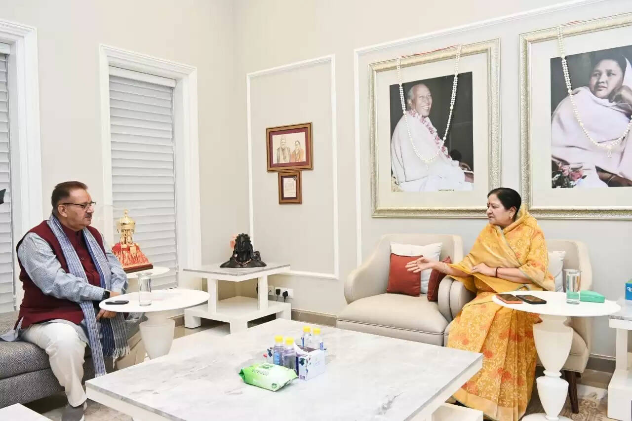 दो रेफ्रिजरेटर वाहन के लिए मंत्री जोशी ने हंस फाउंडेशन से किया अनुरोध