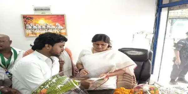 भागकोहलिया में पीएचसी निर्माण को लेकर मंत्री को ज्ञापन