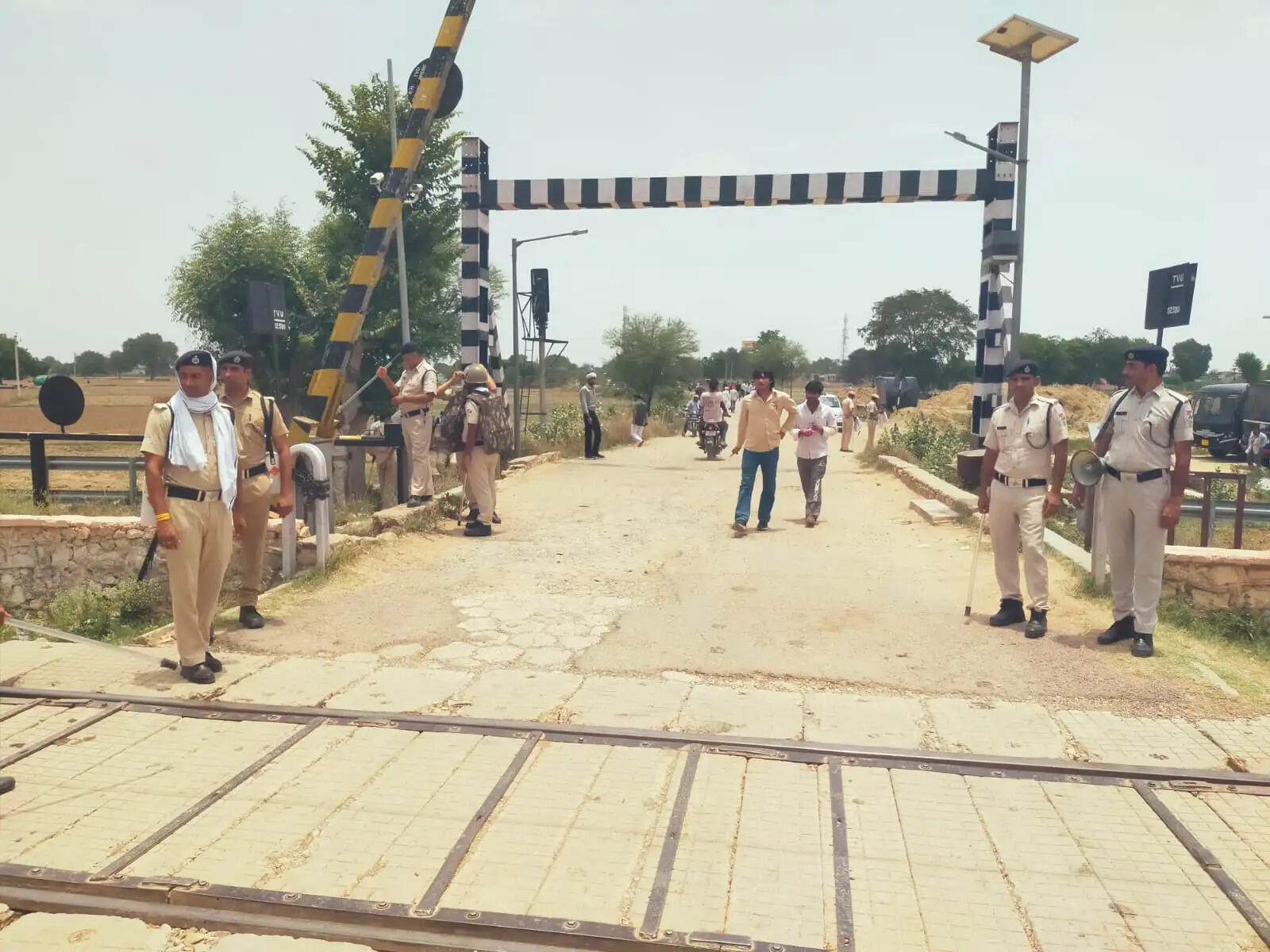 गंगापुर सिटी क्षेत्र में आंदोलन के दौरान रेल यातायात प्रभावित करने के मामले में प्रशासन सख्त, साक्ष्य जुटाकर हो रही पहचान