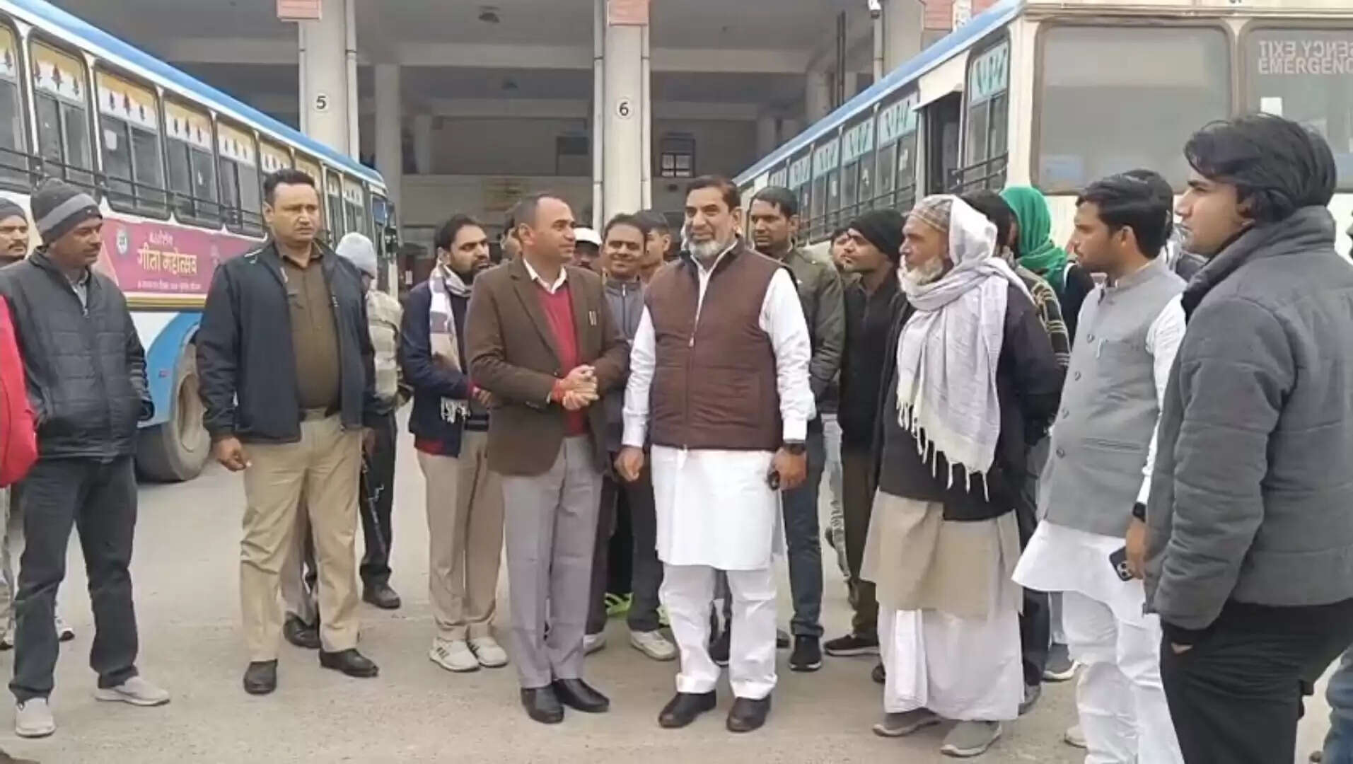 पूर्व परिवहन मंत्री ने नूंह में बस अड्डे का निरीक्षण कर सुनी यात्रियों की समस्याएं