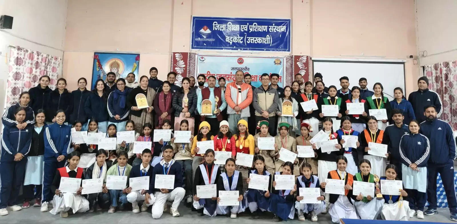 प्रतियोगिता में केजीबीवी गंगनाणी और जीजीआईसी पुरोला का रहा दबदबा