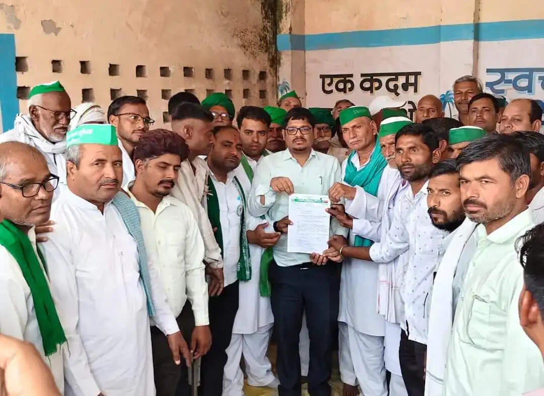 हाथरस में प्रदर्शन के बाद भाकियू ने सौंपा ज्ञापन