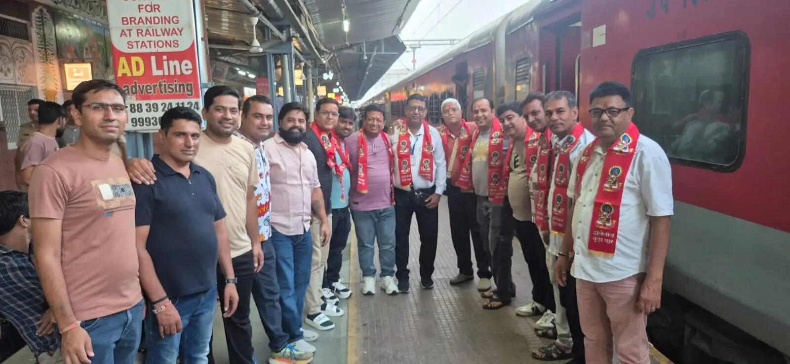 सिंधु दर्शन यात्रा पर रवाना युवाओं का स्टेशन पर स्वागत, लेह-लद्दाख में सिंधु नदी तट पर करेंगे पूजा