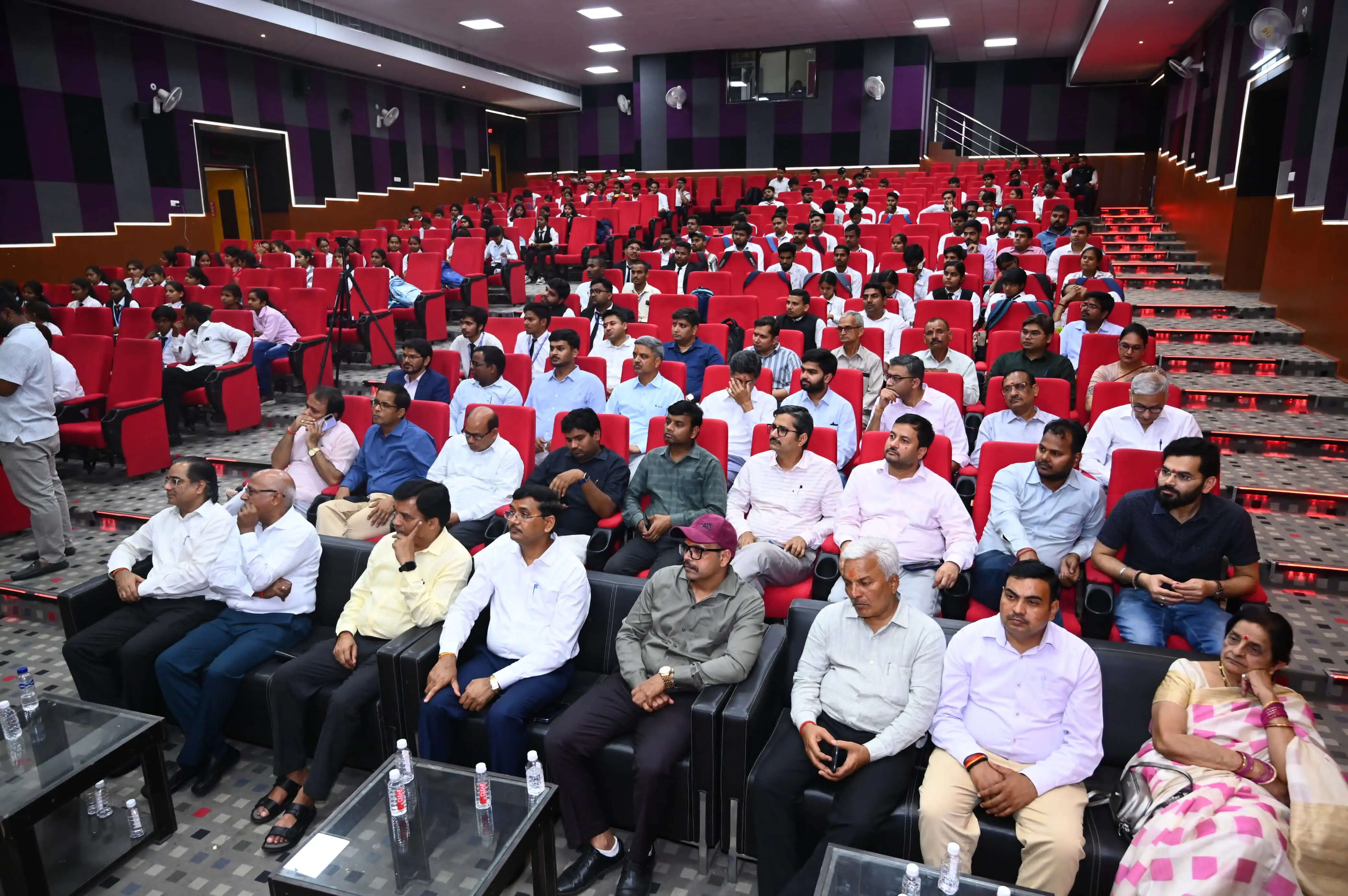 पुस्तकालय ही विद्यार्थियों का सच्चा मार्गदर्शक : जस्टिस आर. के. अग्रवाल