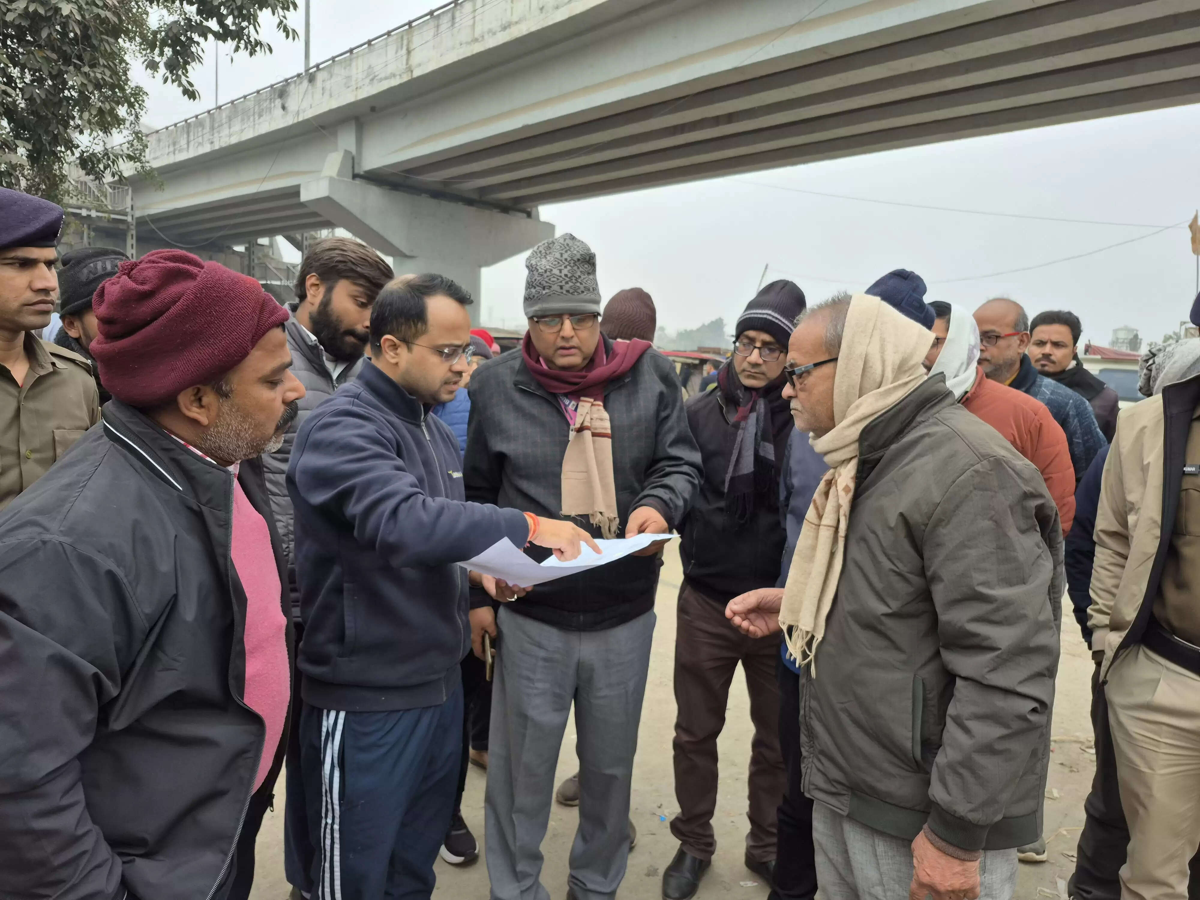 डीएम ने किया खनुआ नाला का स्थलीय निरीक्षण