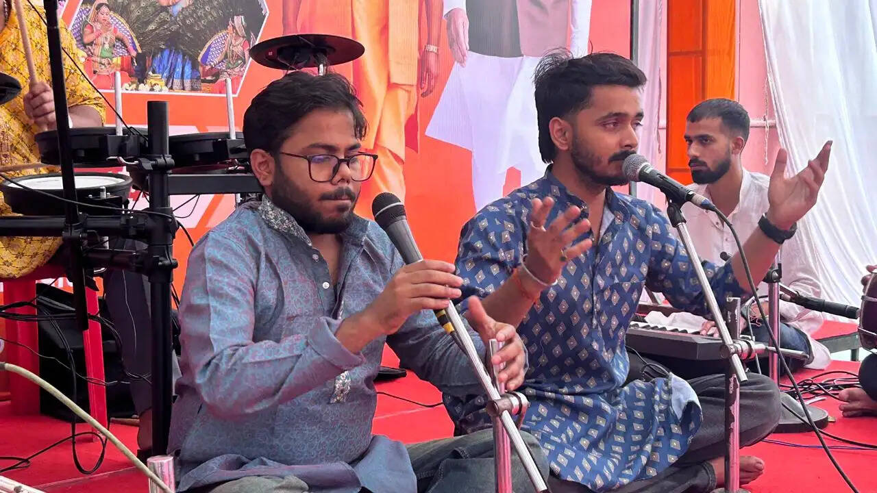 यूपी के 75 जिलों में गूंजे संस्कृति के स्वर, कलाकारों ने दिया जन-जागरूकता का संदेश