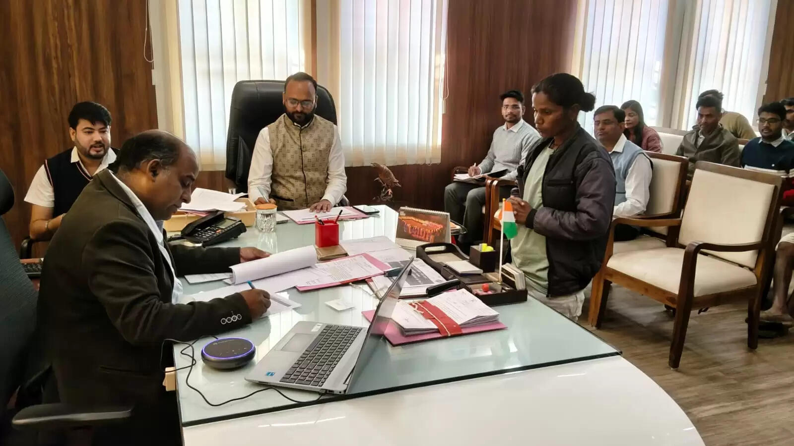 राजगढ़ः लापरवाही पर सीएमओ को नोटिस, शाखा प्रभारी की रोकी एक वेतनवृद्धि