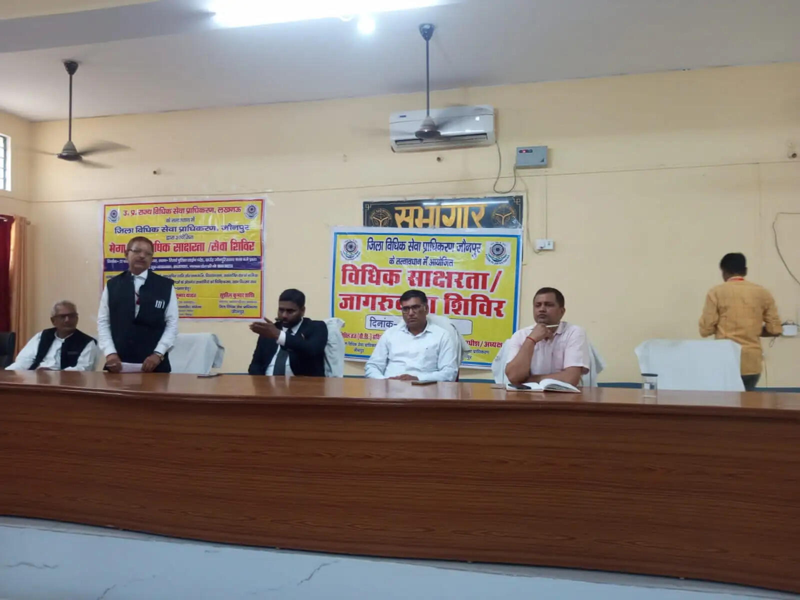 जौनपुर में विधिक साक्षरता जागरूकता शिविर का आयोजन, लोगों को दी गयी कानूनी जानकारी