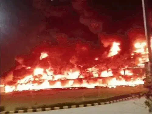 नीमराना के घीलौट औद्योगिक क्षेत्र में ट्रांस एसी कंपनी में भीषण आग, घंटों बाद पाया काबू