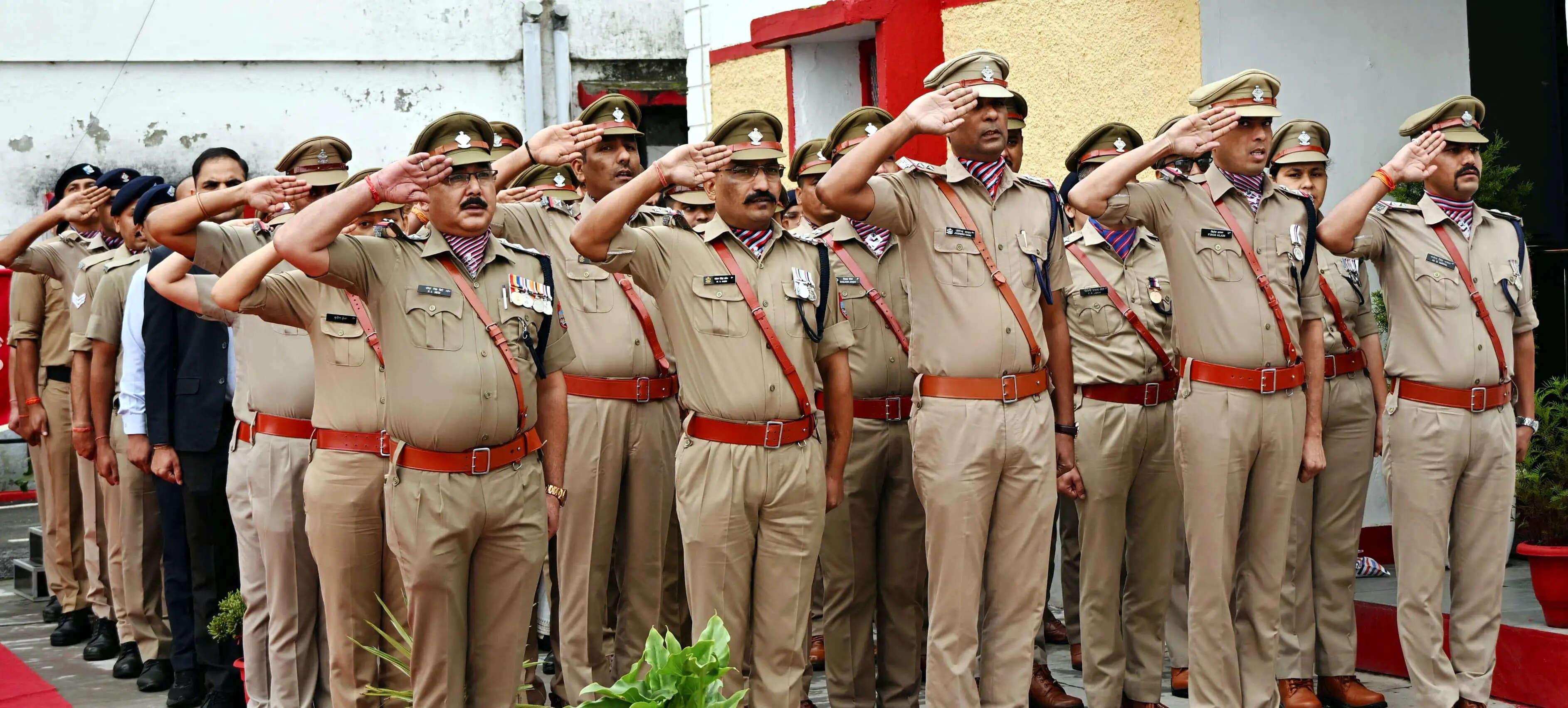 मठपाल को मुख्यमंत्री सराहनीय सेवा पदक, आठ पुलिसकर्मी सम्मानित