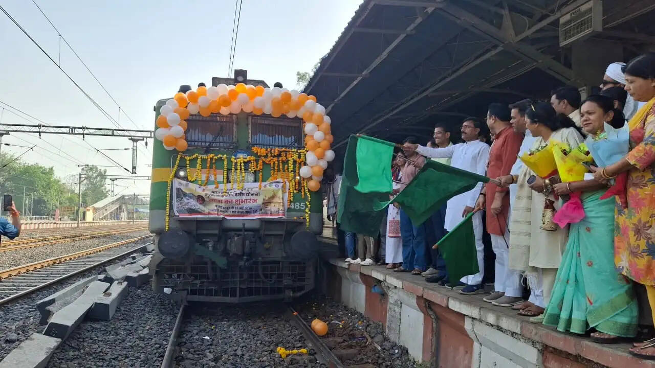 दमोह: मुख्यमंत्री तीर्थ दर्शन योजना के तहत दमोह से विशेष एसी ट्रेन रवाना
