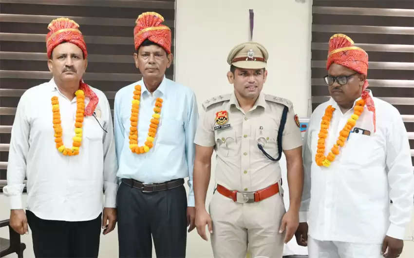 सोनीपत: पुलिस के तीन एसआई को सेवानिवृत्त होने पर दी विदाई