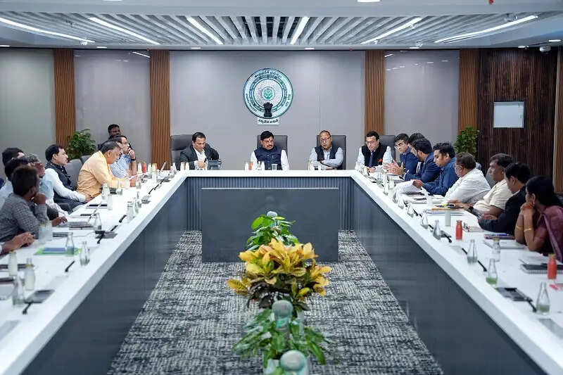 मप्र के मुख्यमंत्री ने अमरावती में शहरी विकास परियोजनाओं पर आंध्र प्रदेश के वरिष्ठ अधिकारियों से की चर्चा