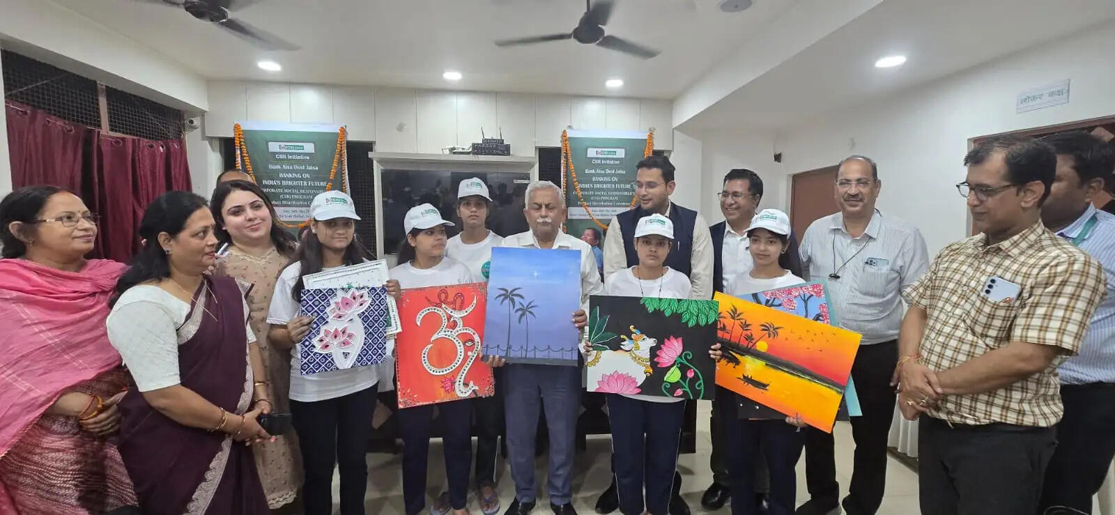 सीएसआर पहल से बालिकाओं को नई सुविधा, 25 लाख की सामग्री सौंपी : अवनीश अवस्थी