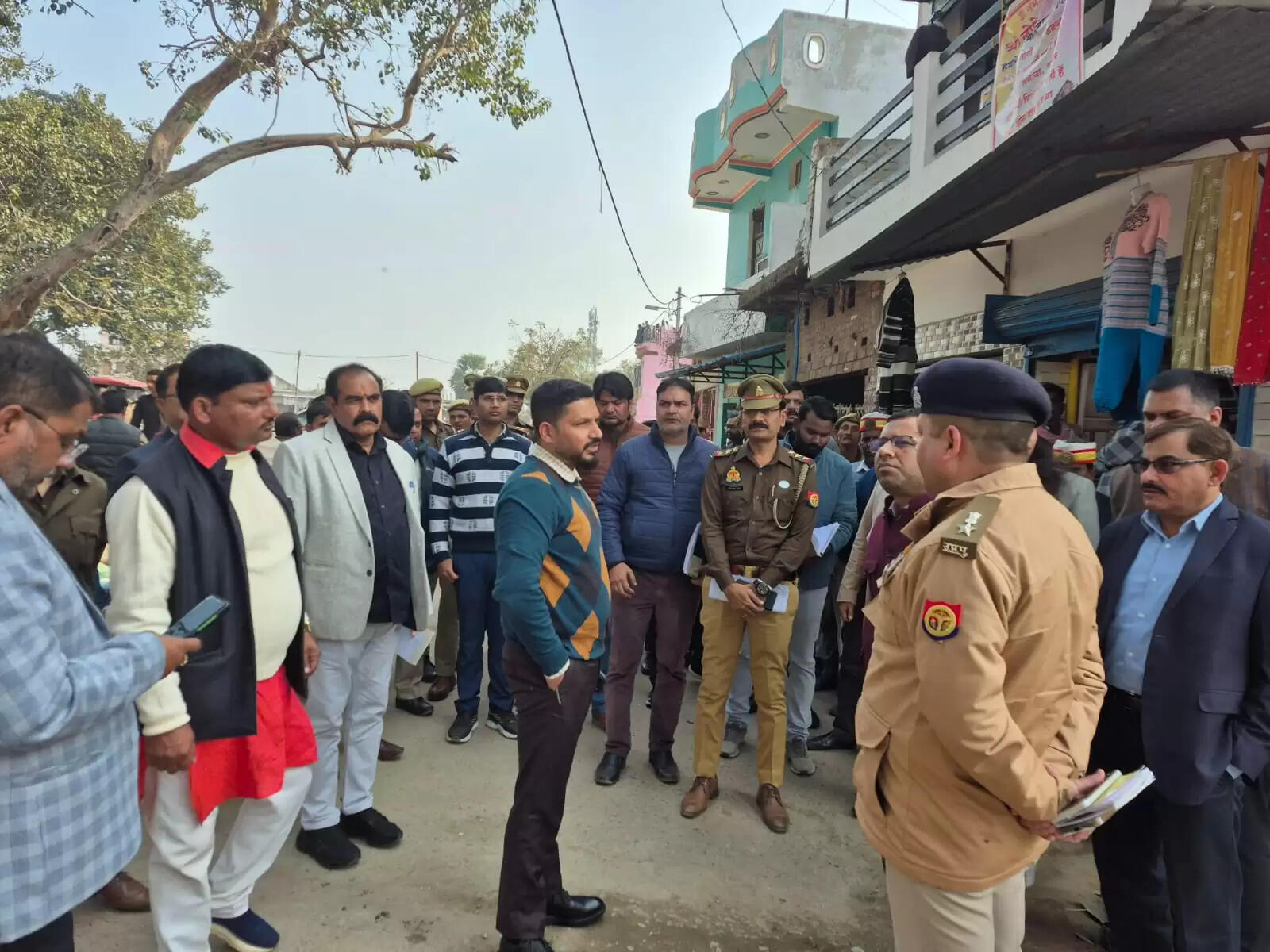 महादेवा में लगने वाले फाल्गुनी मेले की व्यवस्थाओं का निरीक्षण करने पहुंचे डीएम