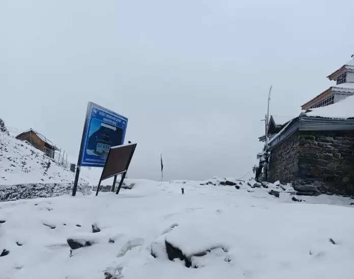 बर्फबारी के कारण ऐतिहासिक मुगल रोड वाहनों के लिए बंद