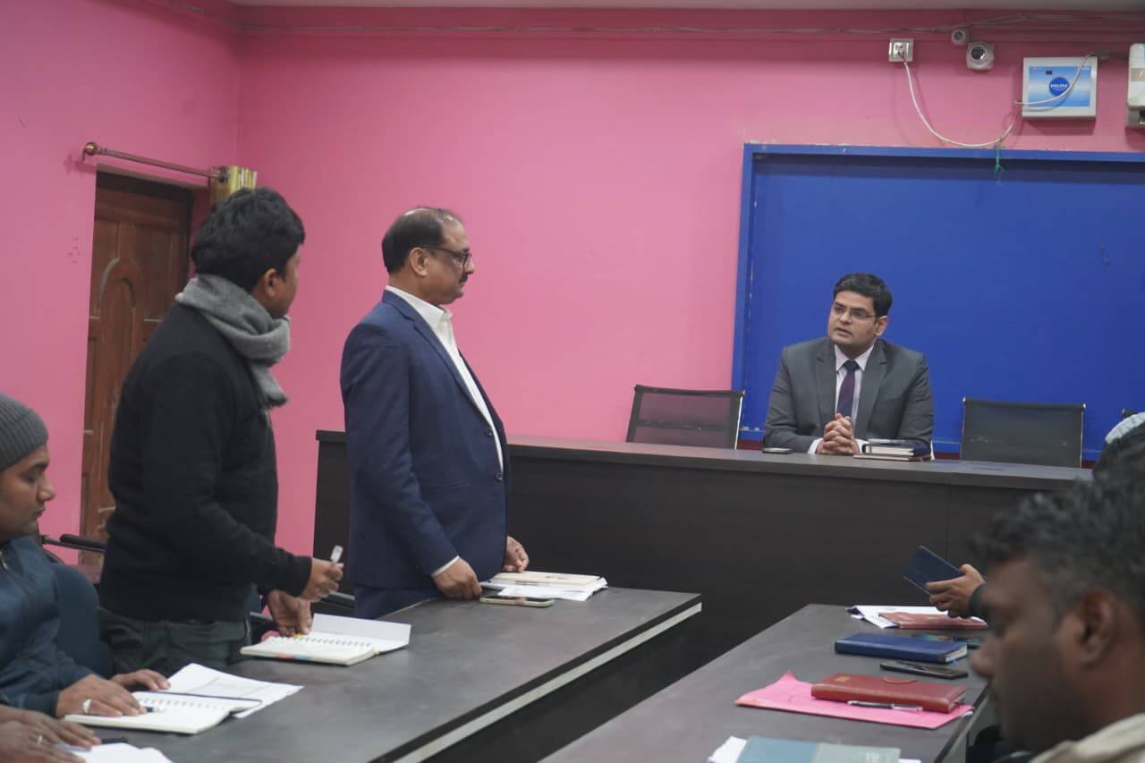 डीएम विनोद दूहन ने भरगामा प्रखंड कार्यालय का किया निरीक्षण
