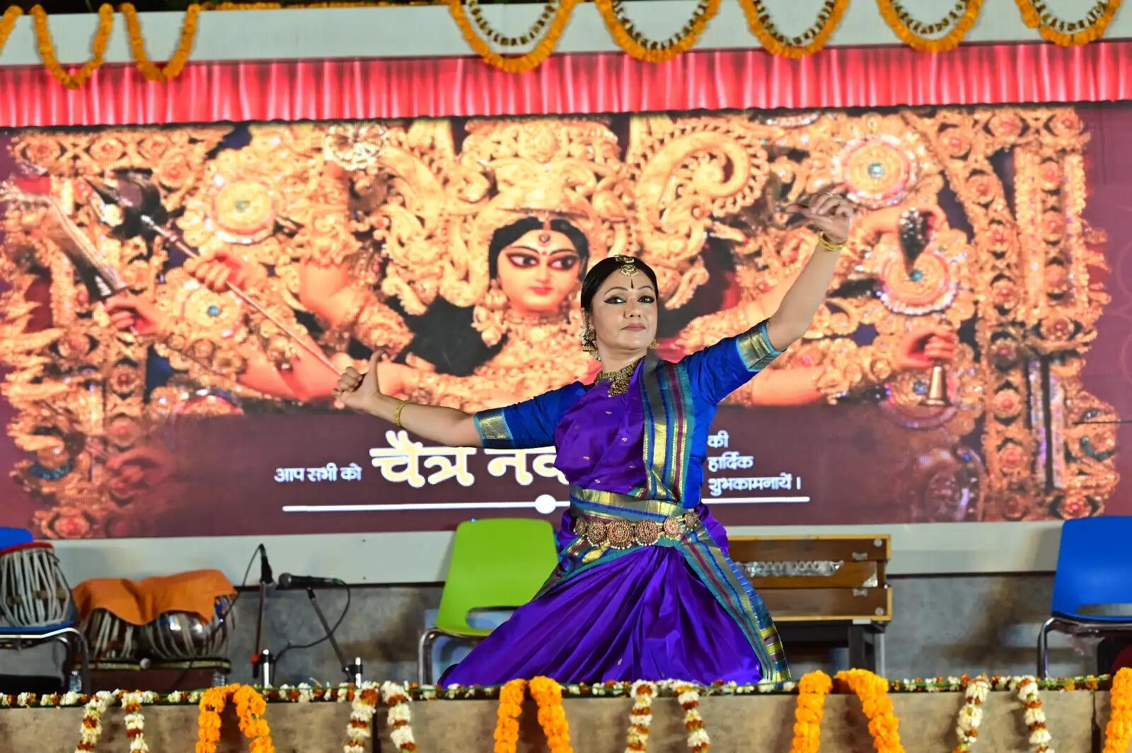 श्री काशी विश्वनाथ धाम के शिवार्चनम् मंच पर पद्मश्री मालिनी अवस्थी के गीतों का जादू बिखरा