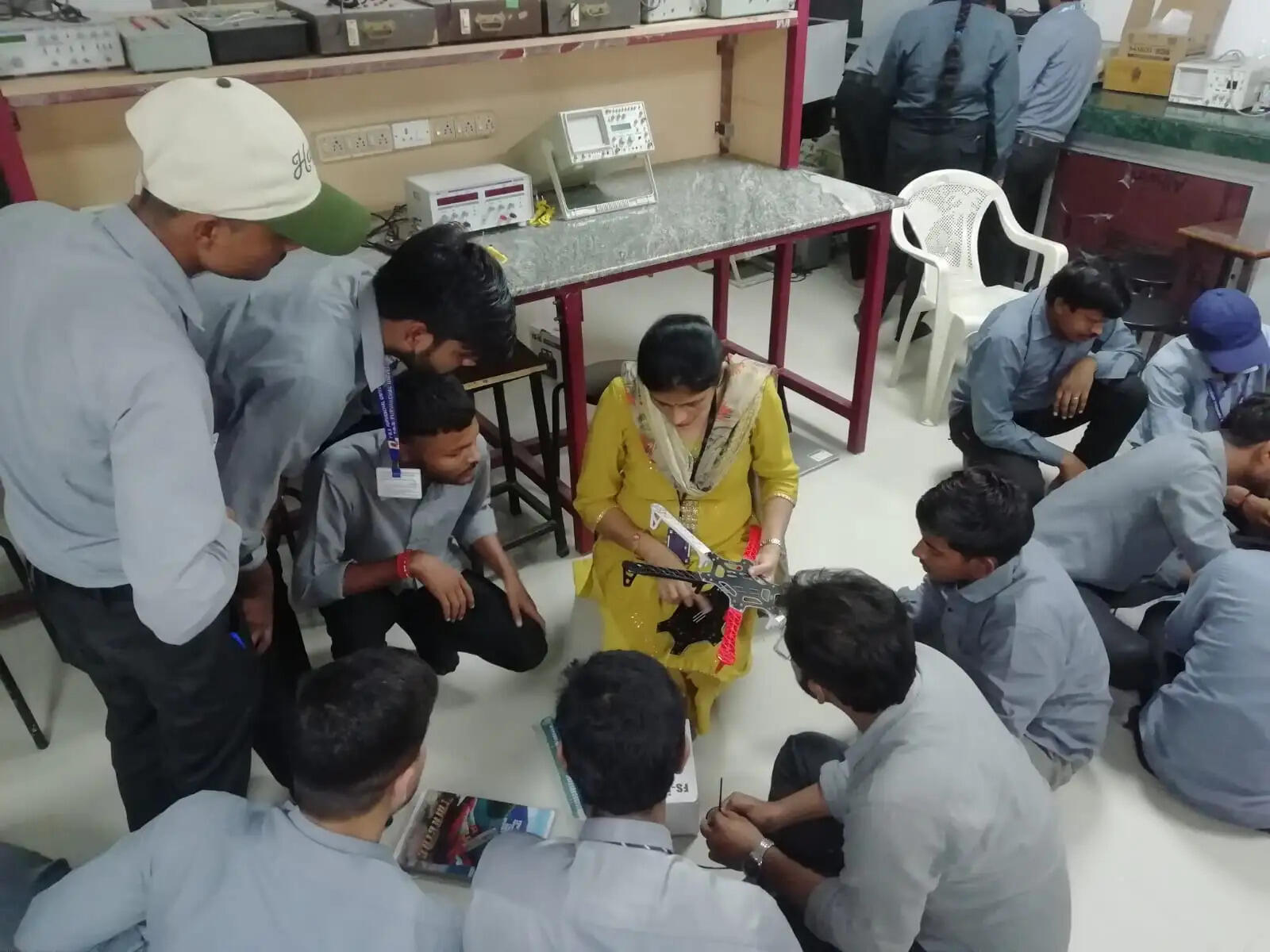 ड्रोन का ब्रेन होता है फ्लाइट कंट्रोलर : किरण वालिया