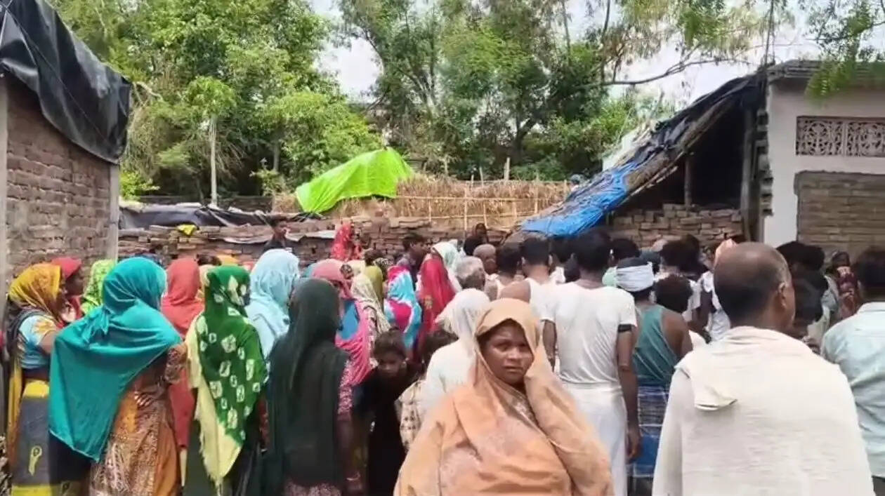कारपेंटर की करंट लगने से मौत