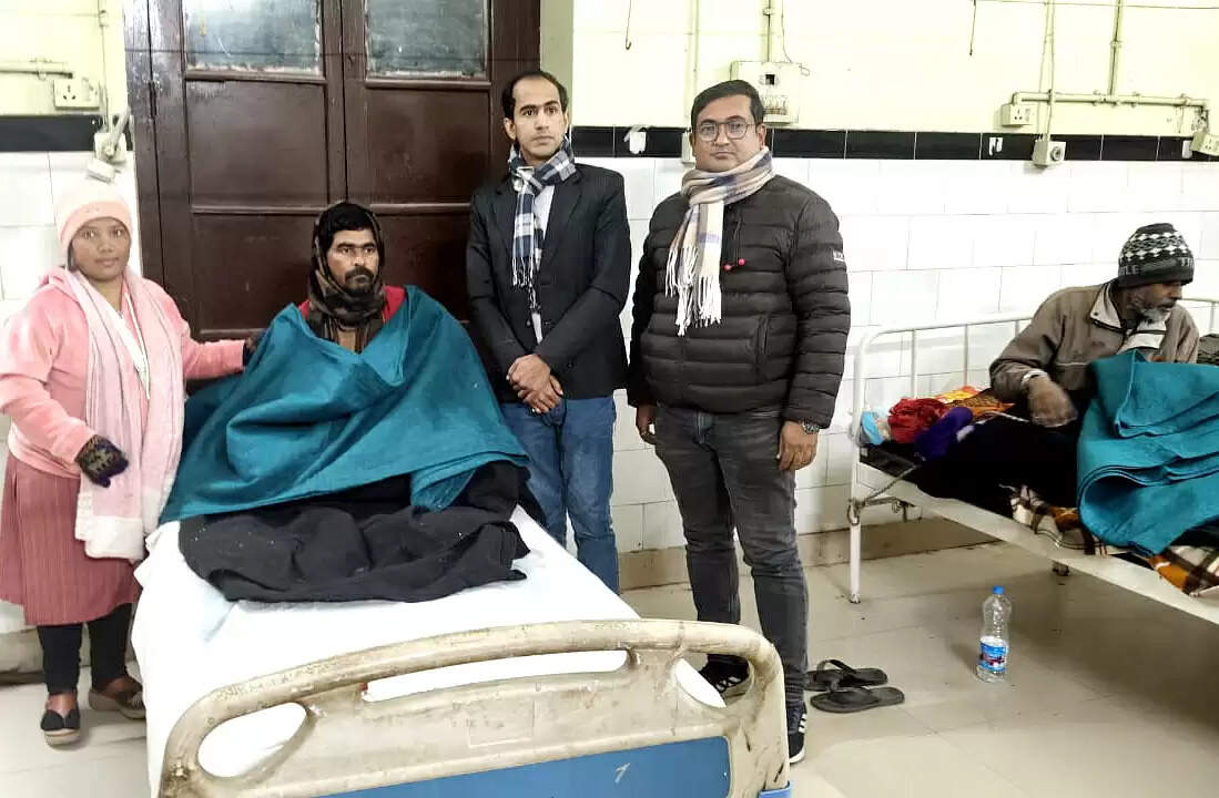 चम्पारण समाज कल्याण मंच ने सदर अस्पताल में किया कंबल का वितरण