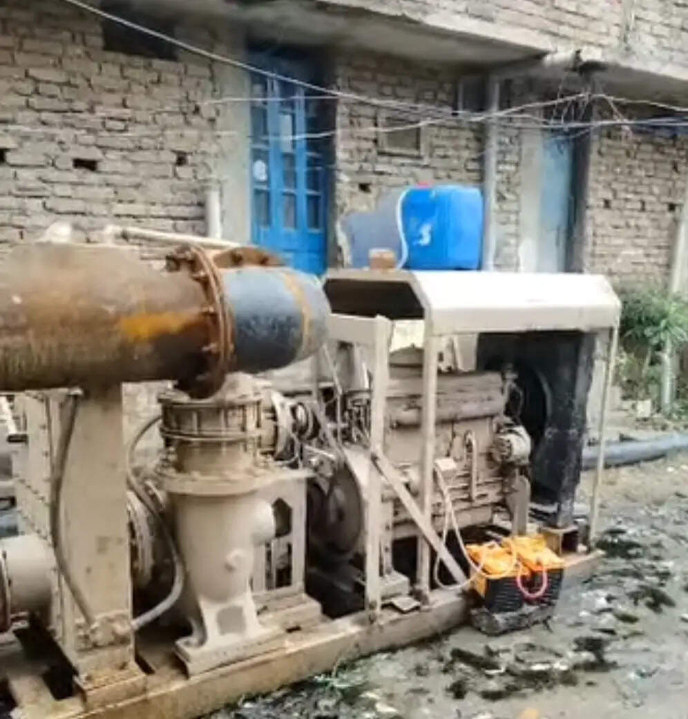 छपरा नगर निगम क्षेत्र में युद्धस्तर पर चल रहा जलनिकासी अभियान