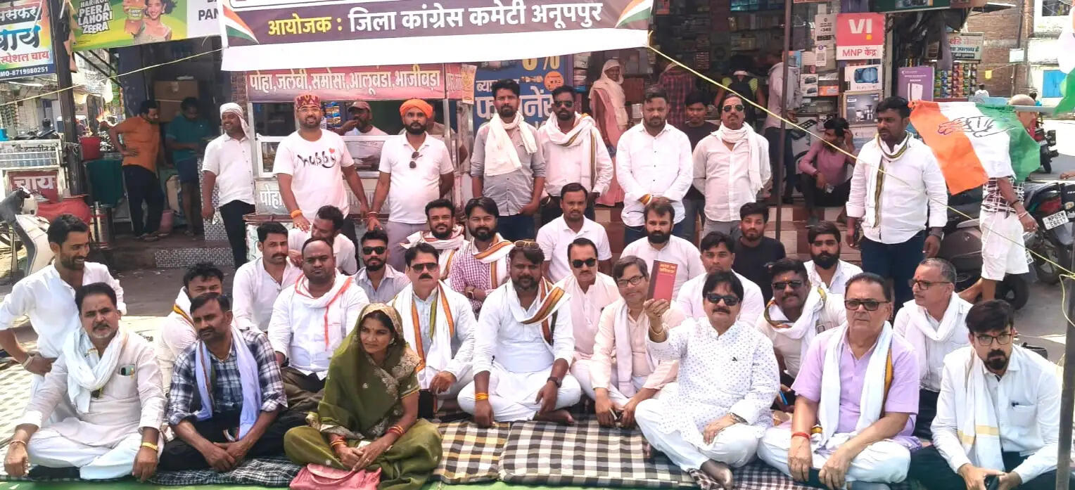 अनूपपुर:मीनाक्षी नटराजन का नामांकन निरस्त किए जाने का किया विरोध, कांग्रेस का उपवास