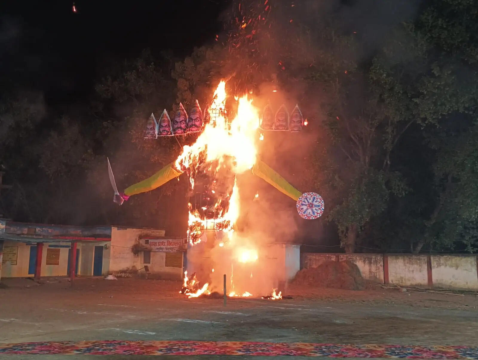 अनूपपुर: शांति और सौहार्द के बीच मना विजयादशमी का पर्व, 20 स्थानों पर हुआ रावण दहन