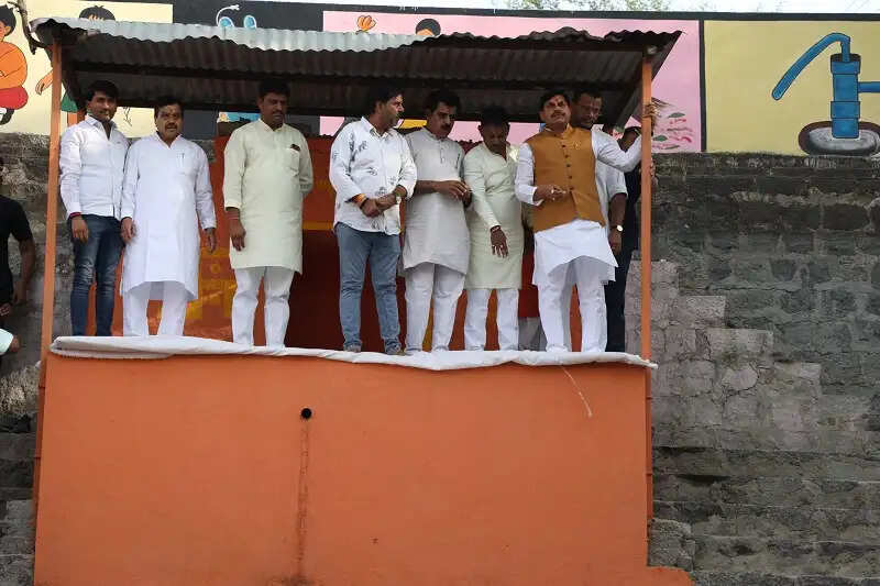 इंदौरः मुख्यमंत्री ने किया प्राचीन अहिल्या कुंड के जीर्णोद्धार कार्य का निरीक्षण, कहा- जल संरक्षण को बनाएं जन आंदोलन