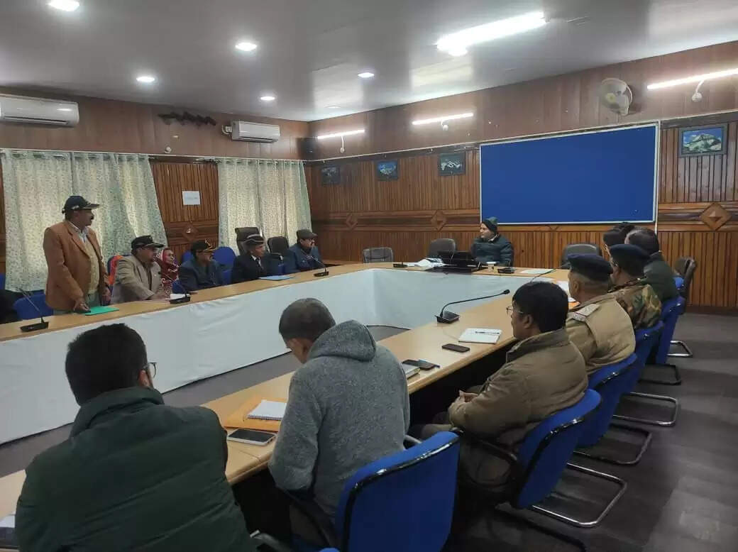 बैठक में बलिदानी और सैनिक परिवारों के हितों पर जोर