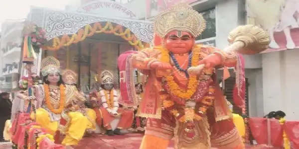 भव्यता के साथ निकली प्रभु श्री राम एवं जगन्नाथ की शोभायात्रा