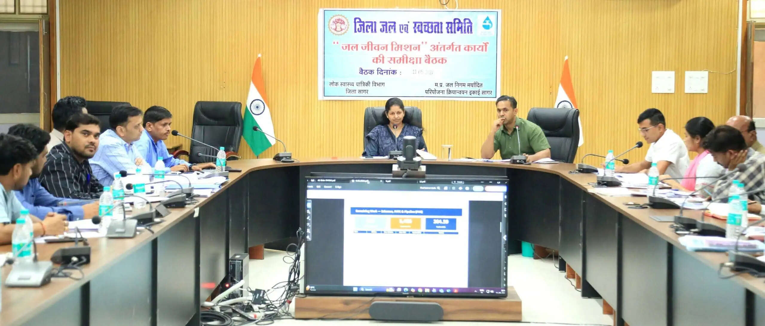 सागर: पेयजल योजनाओं में लापरवाही पर कलेक्टर सख्त, ठेकेदारों को ब्लैकलिस्ट और अधिकारियों को निलंबन की चेतावनी