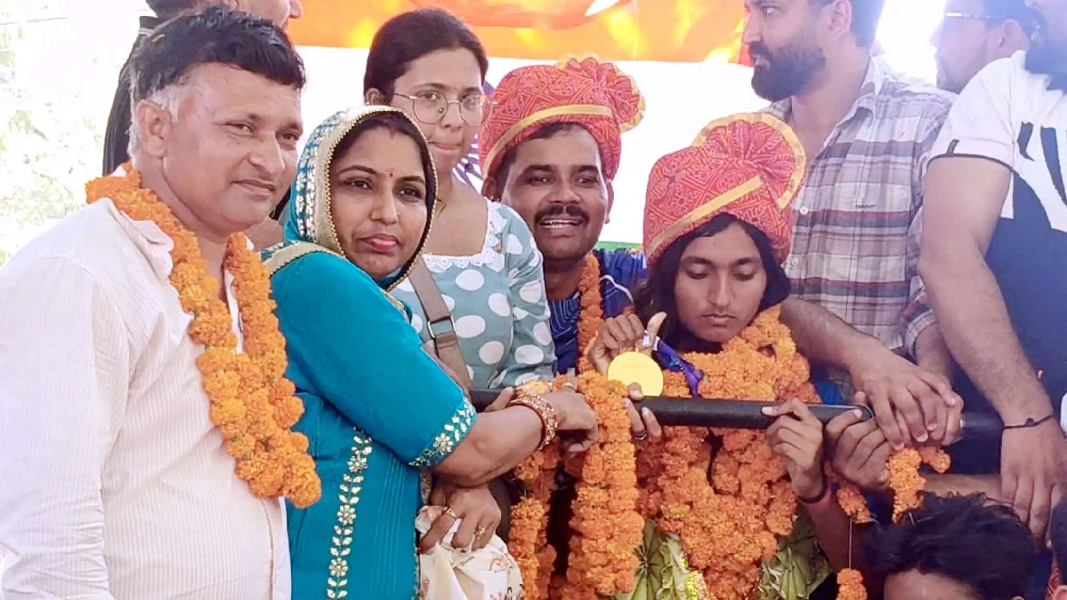 जींद : एशियन गेम्स में तीरंदाजी में गोल्ड लेकर आई कीर्ति शर्मा का भव्य स्वागत