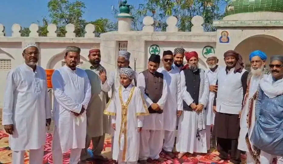 दमोहः ईद-उल-फितर पर भाईचारे के माहौल में अदा हुई नमाज, पुलिस की मुस्तैदी से बना सौहार्दपूर्ण वातावरण