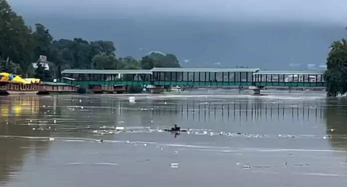 बडगाम के शालिना में हुई दरार के बाद एहतियात के तौर पर सात इलाकों के निवासियों से सुरक्षित स्थानों पर जाने का प्रशासन ने किया आग्रह