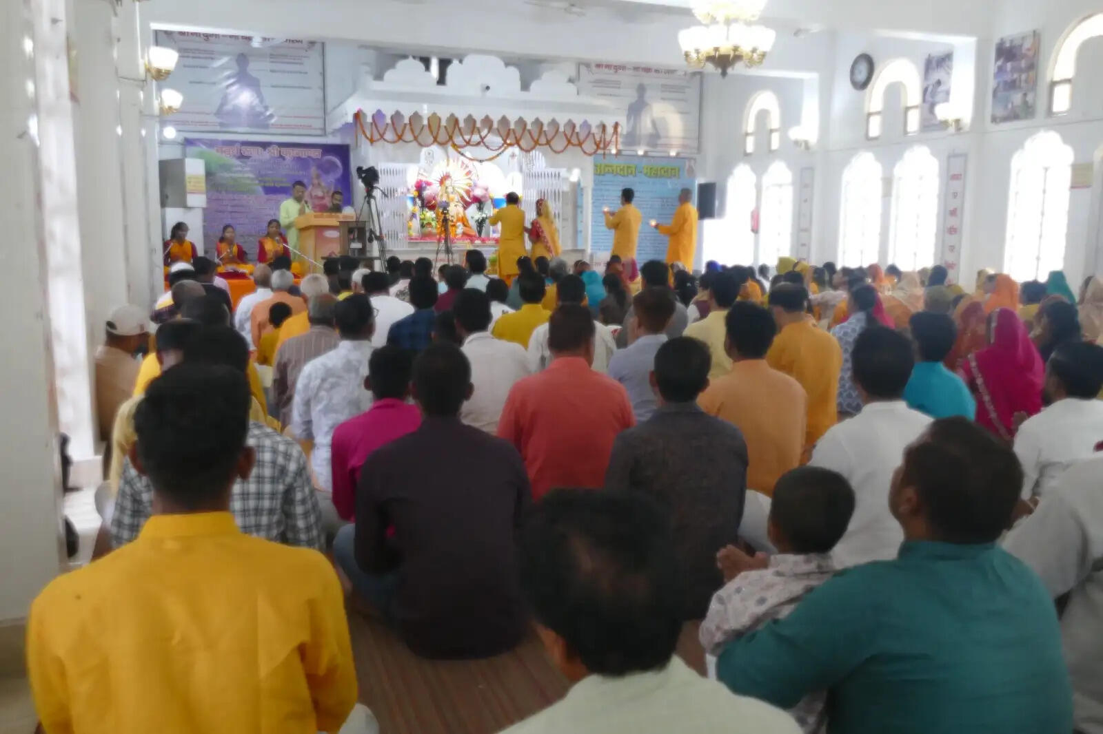 वासंती नवरात्रि के चौथे दिन गायत्री शक्तिपीठ में माता श्री कुष्मांडा स्वरूप व मां गायत्री का पूजन