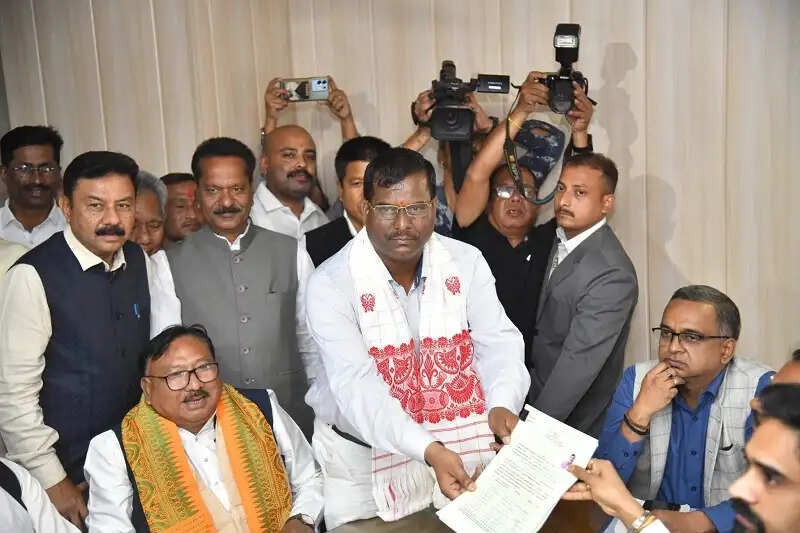 असम राज्यसभा चुनाव: तीन सीटों के लिए भाजपा व गठबंधन के उम्मीदवारों ने दाखिल किए नामांकन