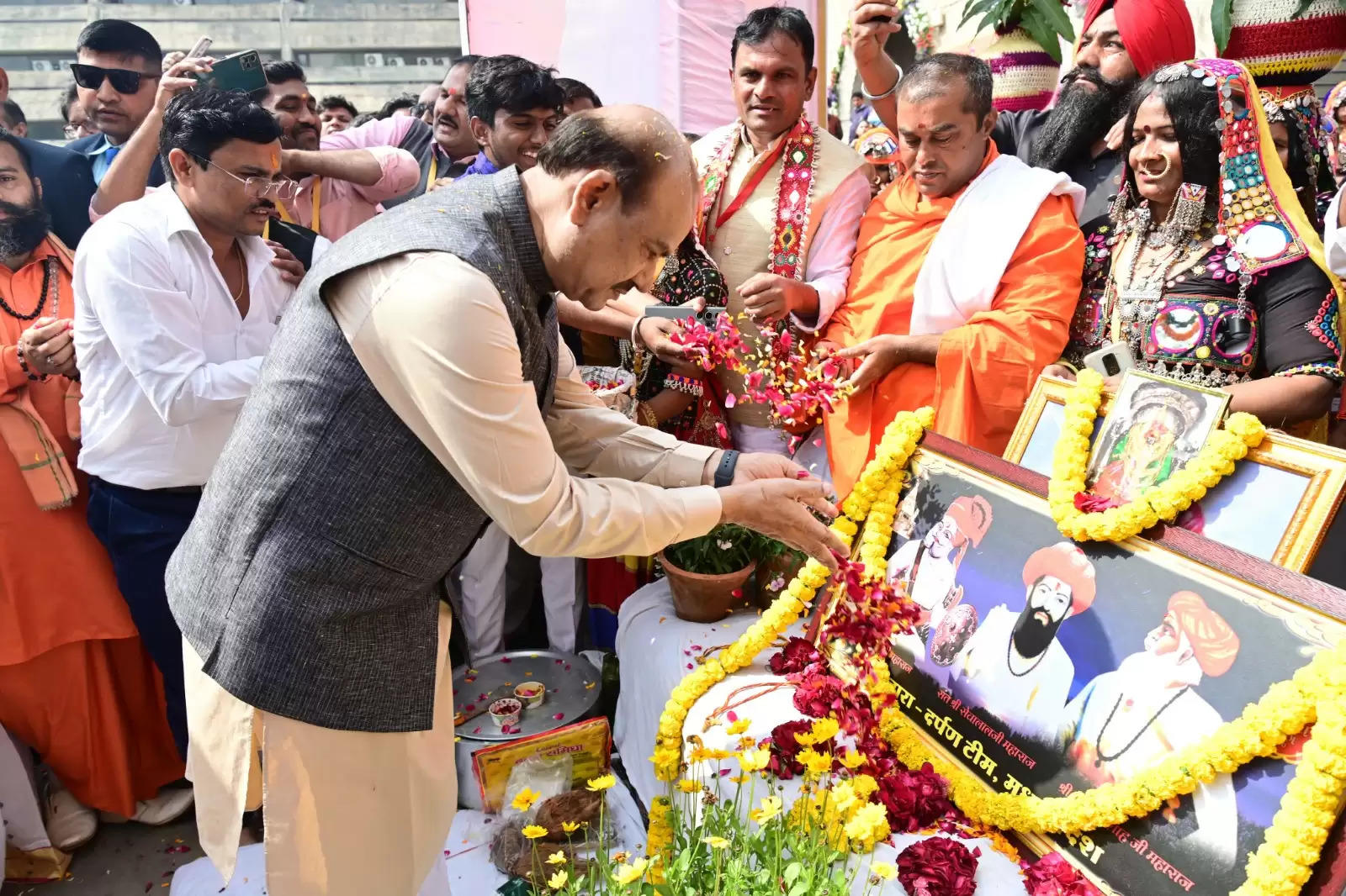 लोक सभा अध्यक्ष ने संत सेवालाल और रूप सिंह महाराज की जयंती पर आयोजित समारोह में लिया भाग