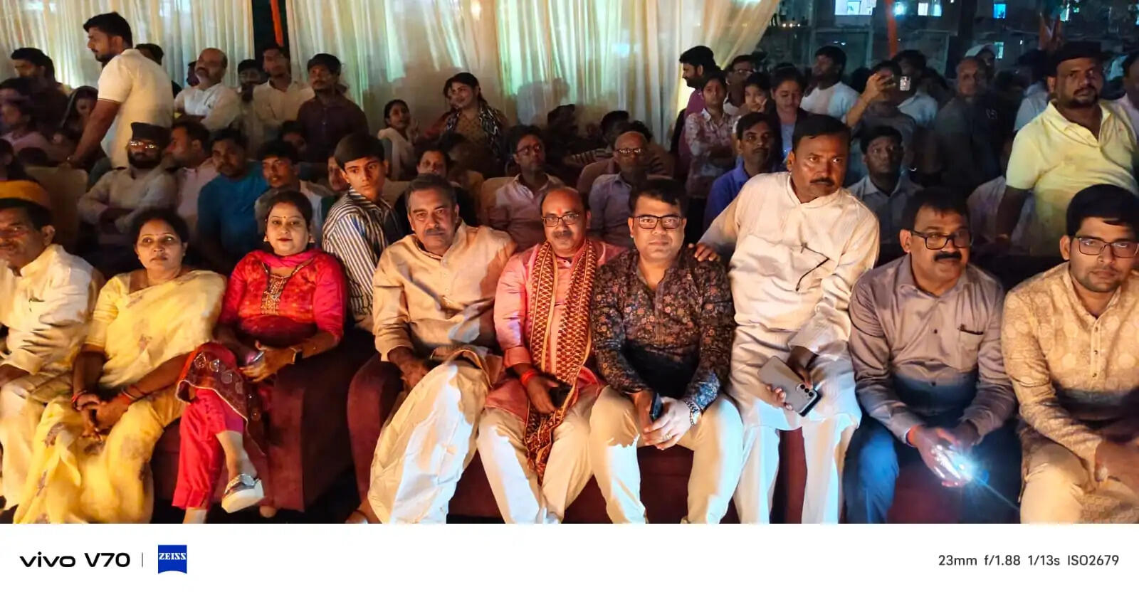 गोमती घाट पर जले 25 हजार दीप, लेजर शो से जगमगाया जौनपुर