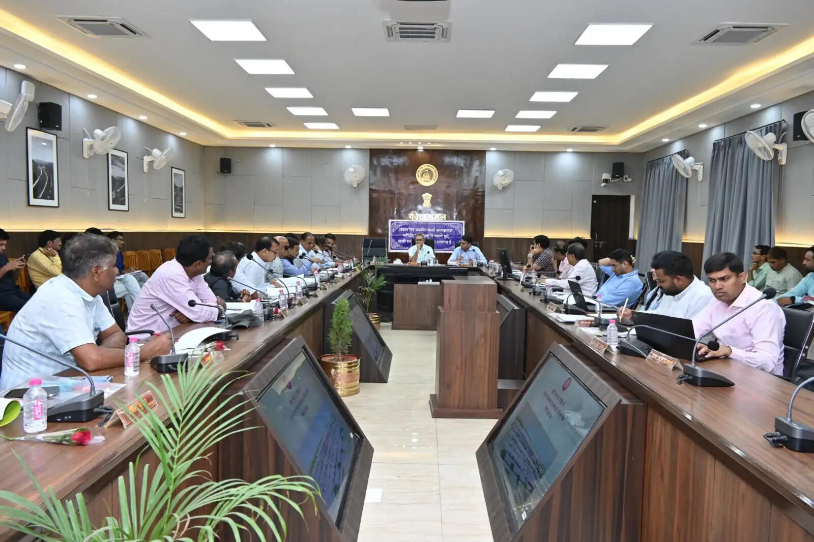 यात्री सुविधाओं, रेल विकास एवं जनहित से जुड़े विभिन्न मुद्दों पर हुआ व्यापक विचार-विमर्श