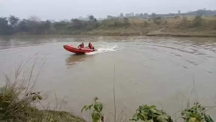 औरैया : लापता अधेड़ का तीसरे दिन भी नहीं मिला सुराग, सेंगर नदी में सर्च ऑपरेशन जारी