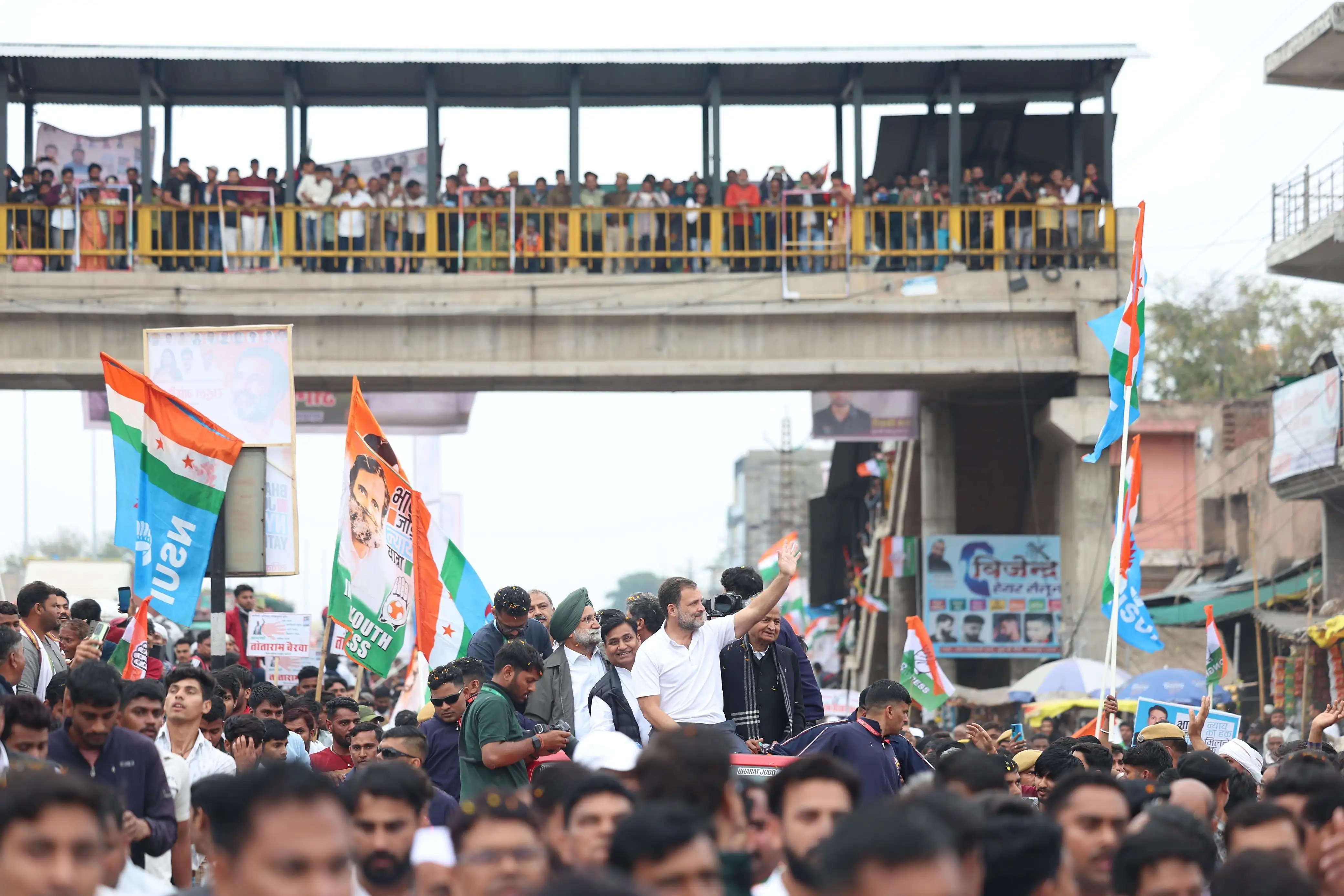 फिर शुरू हुई राहुल गांधी की भारत जोड़ो न्याय यात्रा, धौलपुर में किया रोड शो