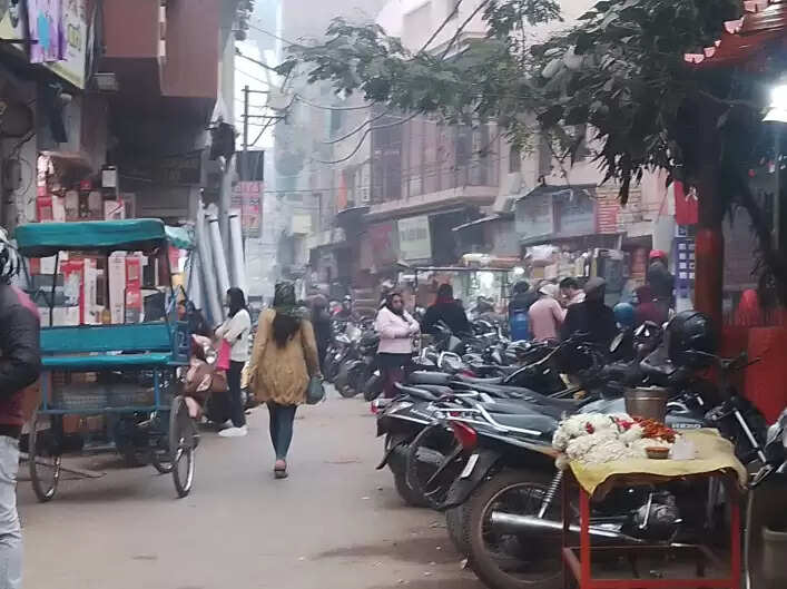 कोदई चौकी बाजार में वाहनों की पार्किंग से जाम की समस्या, दुकानदारों का फूटा गुस्सा