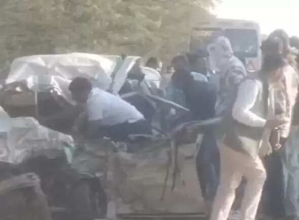 (अपडेट) सीकर में&nbsp;ट्रक और कार की भिड़ंत में एक ही परिवार की सात महिलाओं की मौत