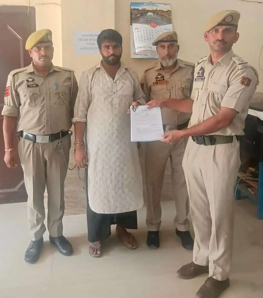 पीएसए के तहत हिस्ट्रीशीटर बाग हुसैन गिरफ्तार, भद्रवाह जेल भेजा