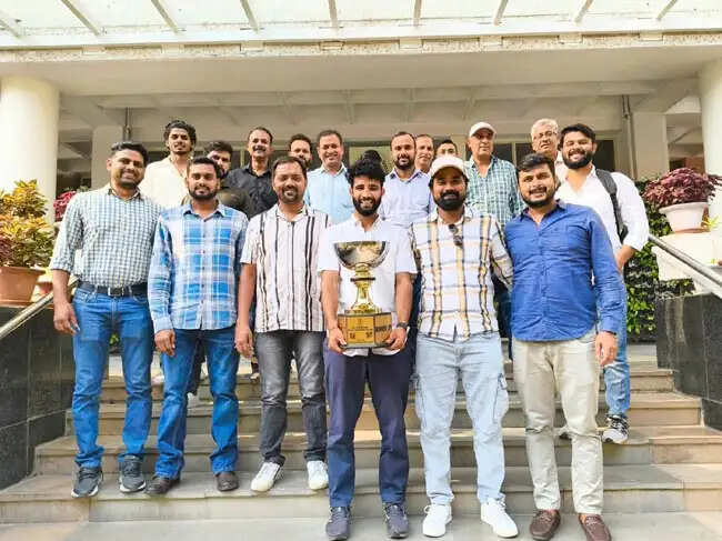 ऑल इंडिया इंटर जोनल हाकी टूर्नामेंट में प्रधान महालेखाकार प्रयागराज की टीम उपविजेता