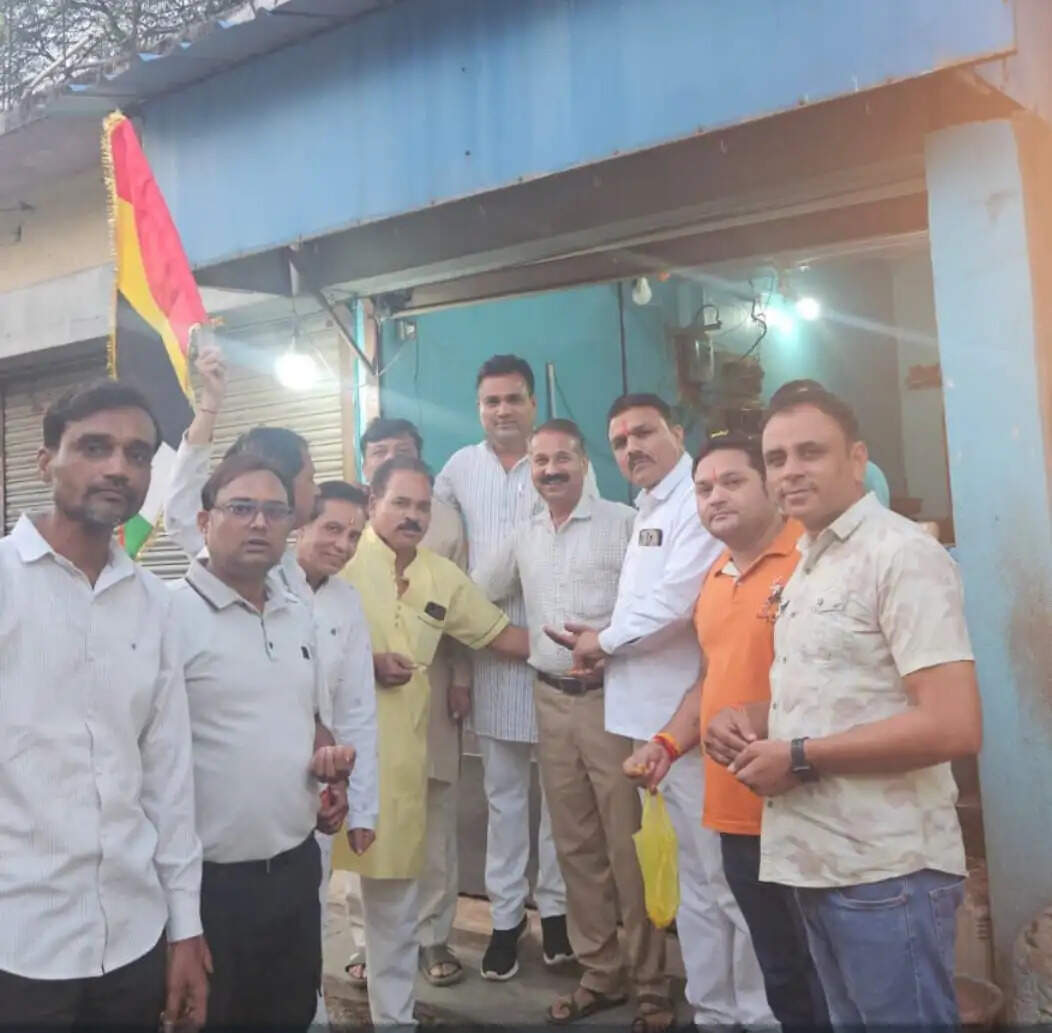 राजगढ़ः सत्य सनातन स्वाभिमान यात्रा के लिए कांग्रेस ने बांटे पीले चावल, नागरिकों को किया आमंत्रित