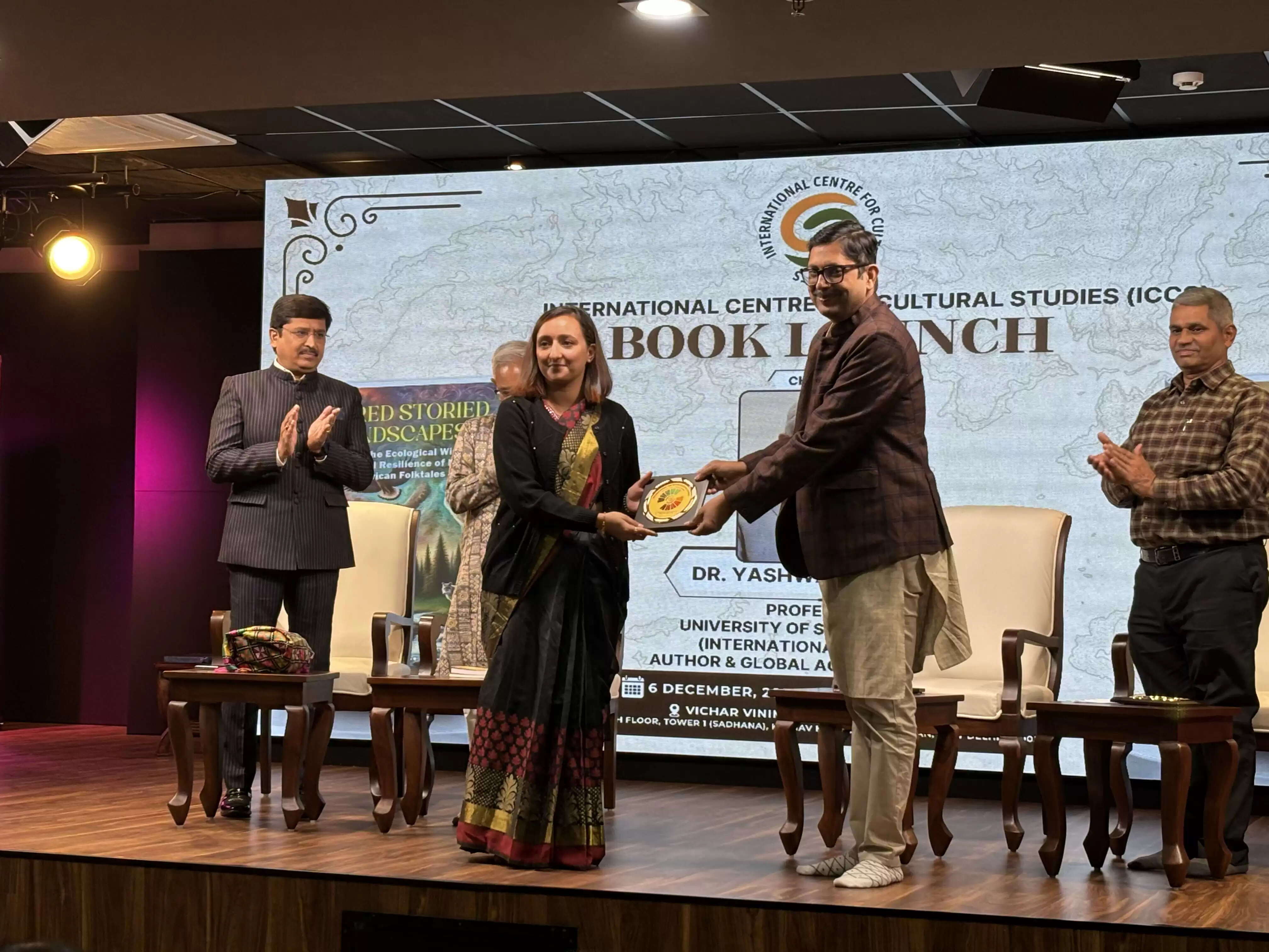 आईसीसीएस में डॉ. ओशीन शर्मा और डॉ. एन. राजगोपाल की पुस्तक हुआ का विमोचन
