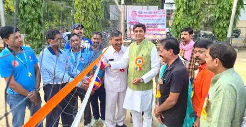 महिला वॉलीबाल प्रतियोगिता : केंद्रीय विद्यालय इफको फूलपुर ने जीता उद्घाटन मैच